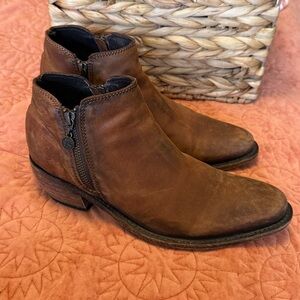 Liberty Black double zipper brown booties size 9.5 distressed cowboy boots